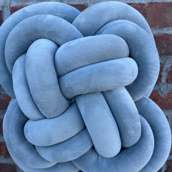 Textured knotted gray plush accent pilllow - Picture 2 of 3